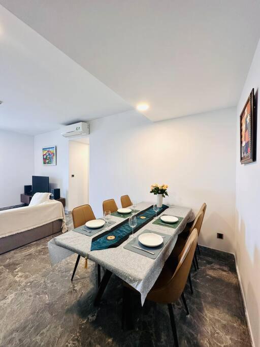 D1Mension 3Br Luxury Condo City Center In Dist 1 Хошимин Екстериор снимка
