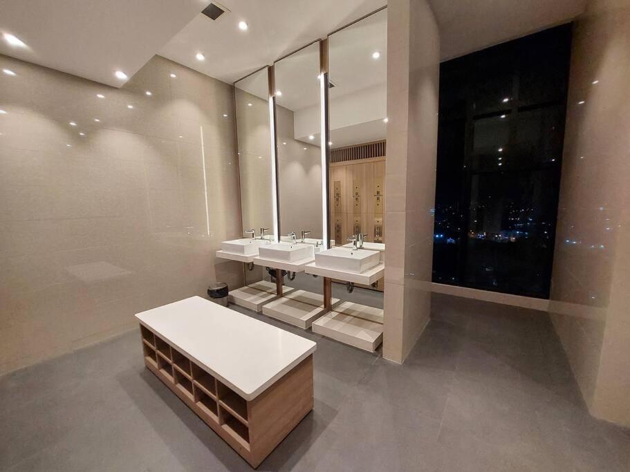 D1Mension 3Br Luxury Condo City Center In Dist 1 Хошимин Екстериор снимка
